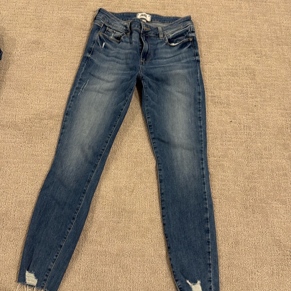 Paige jeans sz 27
Like New